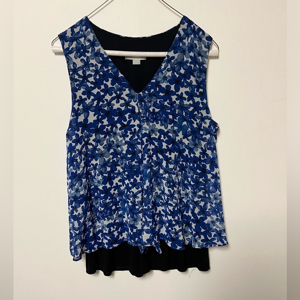 CALVIN KLEIN SLEEVELESS SIZE M BLUE AND WHITE SHELL